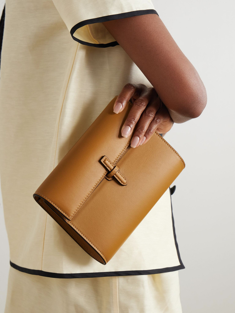 HUNTING SEASON Leather clutch Camel outlook