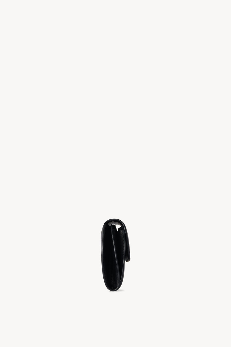 Curved Clutch in Leather 3