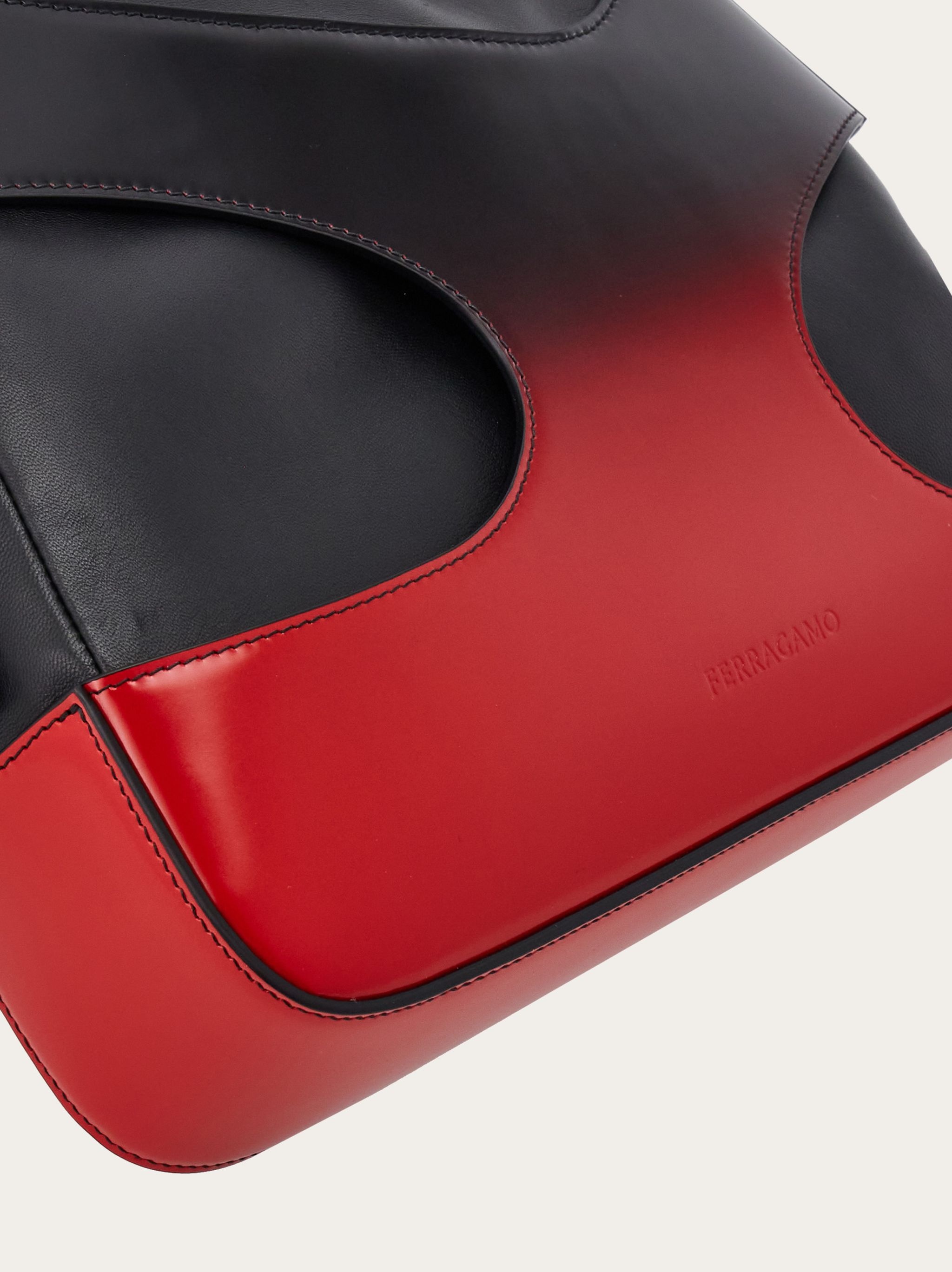 Shoulder bag with cut-out and nuanced detailing (M) - 6