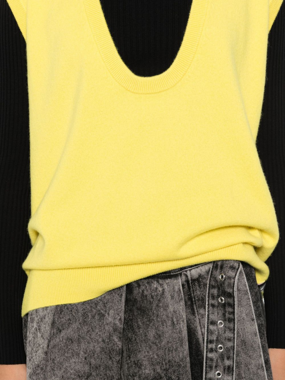 V-neck sleeveless knitted vest - 5