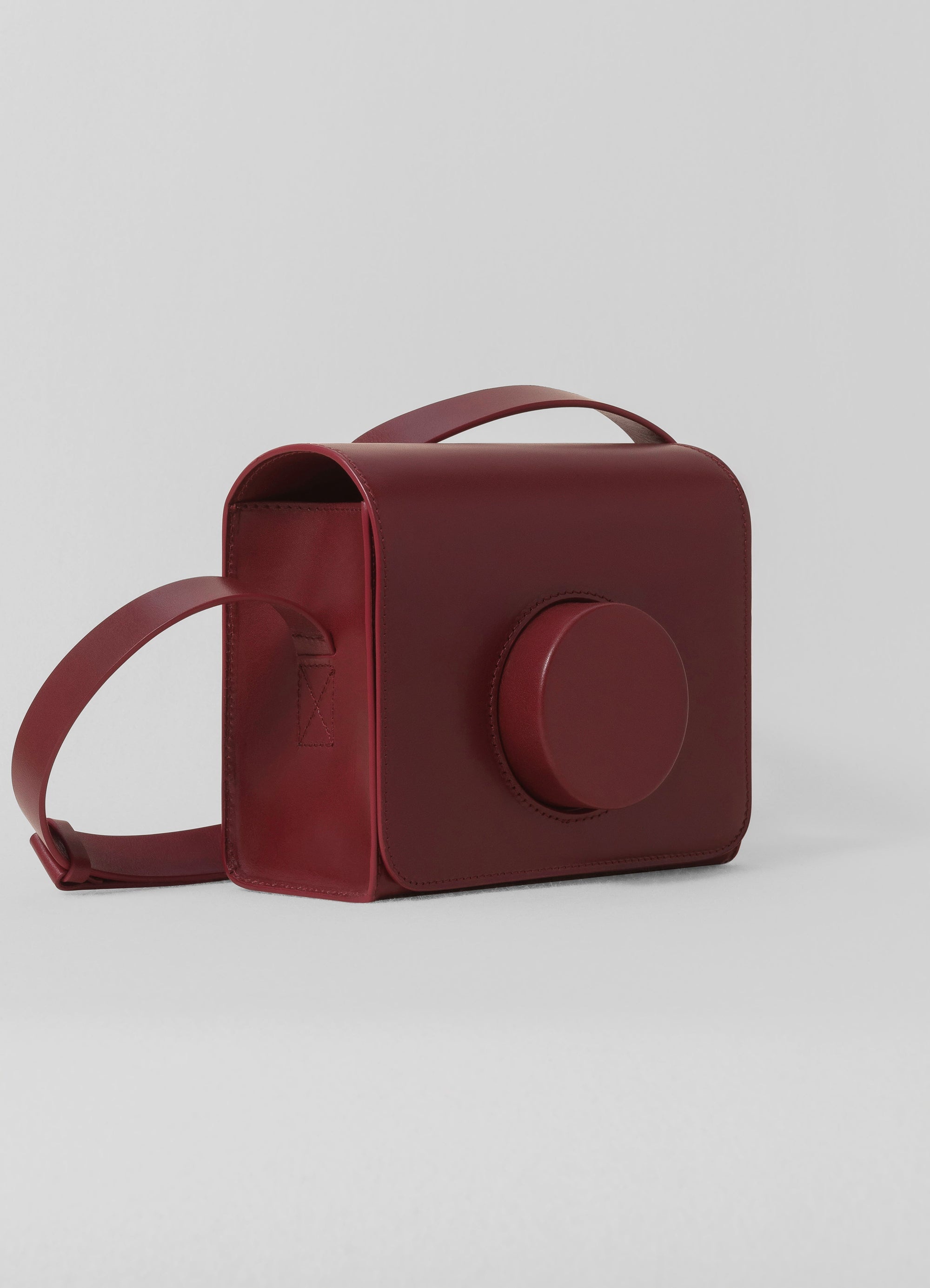 CAMERA BAG
VEGETABLE-TANNED LEATHER - 2