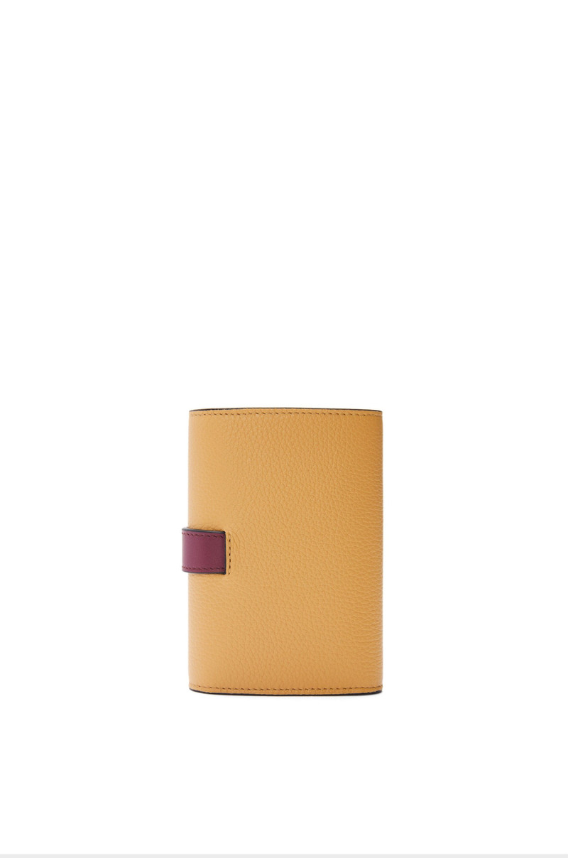 Small vertical wallet in soft grained calfskin 4