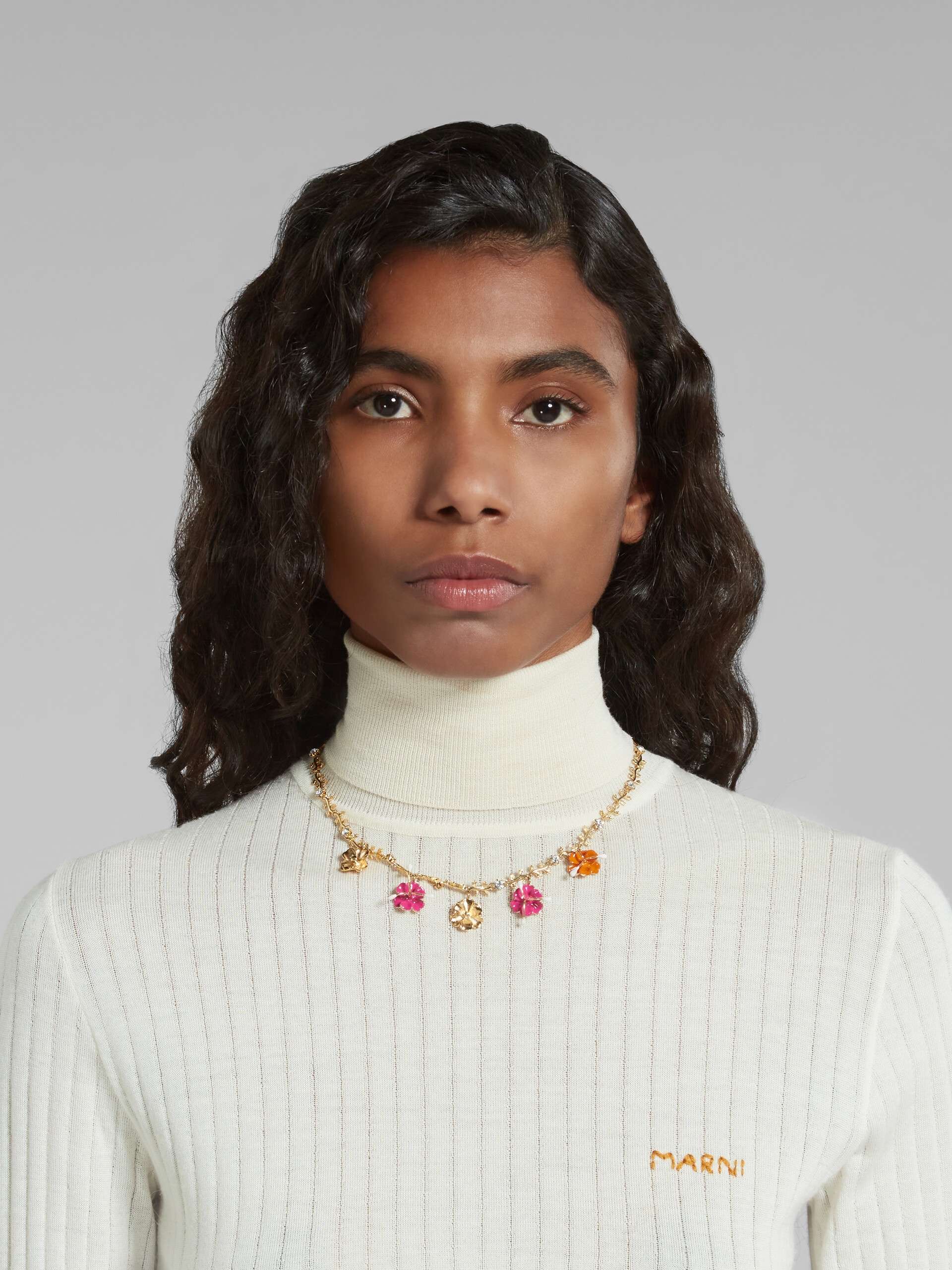 ENAMELLED FLOWER CHARM NECKLACE 2