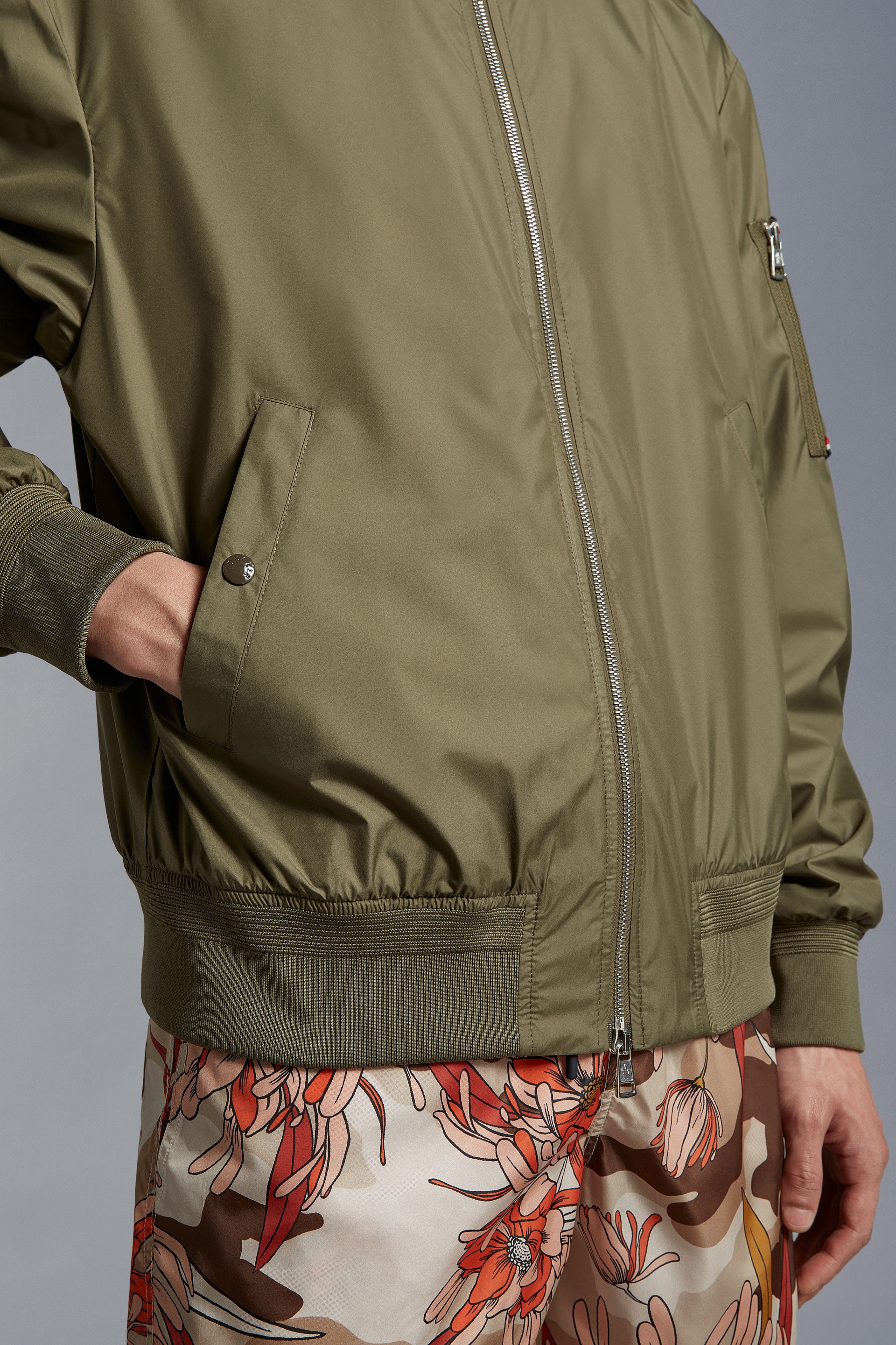 Moncler♦BHARANI メンズ ナイロン ボンバージャケット Moncler Bharani Bomber Jacket | REVERSIBLE