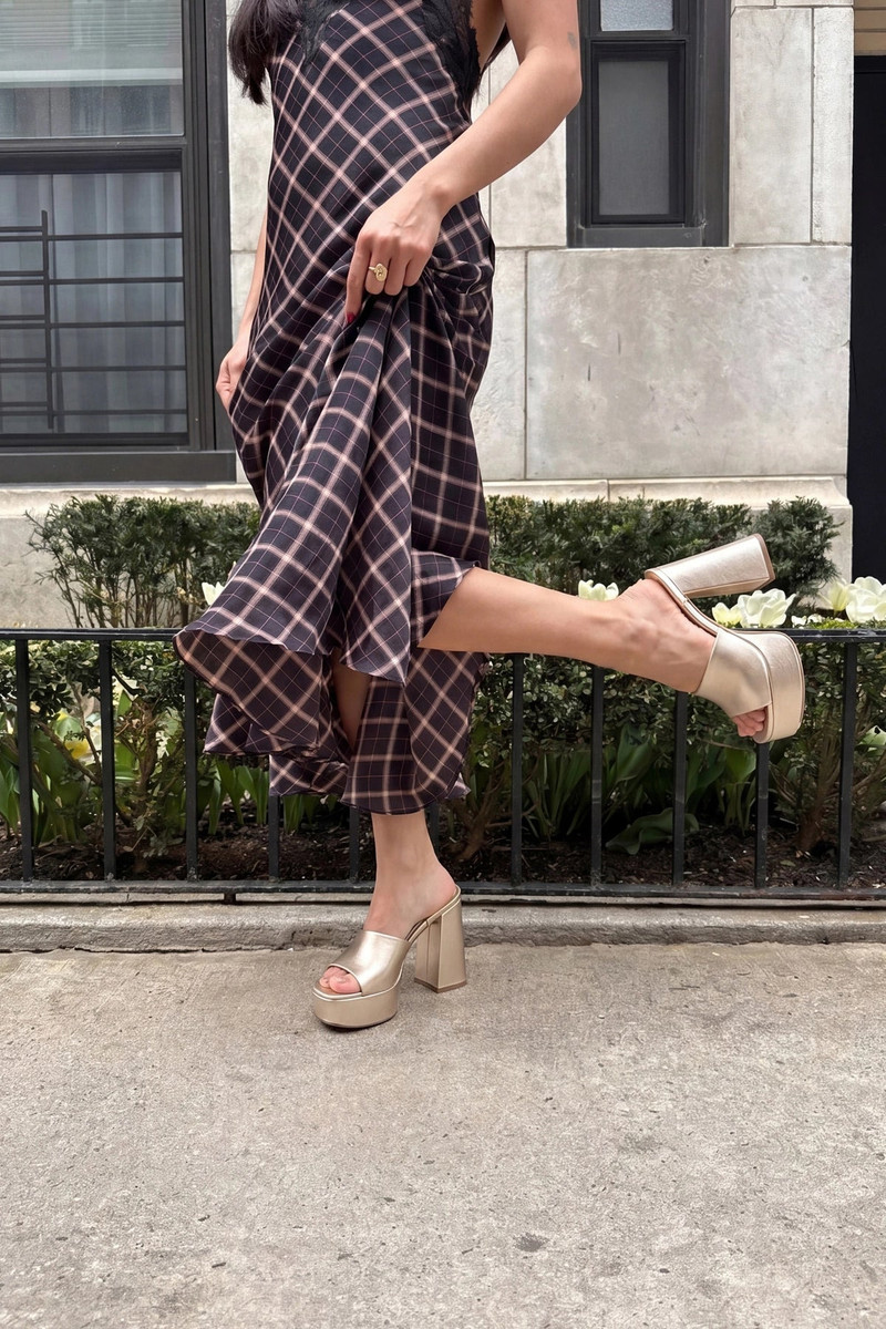 Larroudé Dolly Mule Champagne Leather outlook