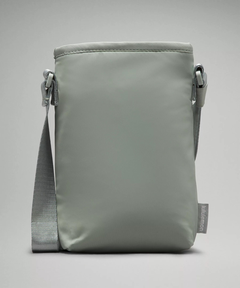 Water Bottle Crossbody with Front Pocket 2L 3