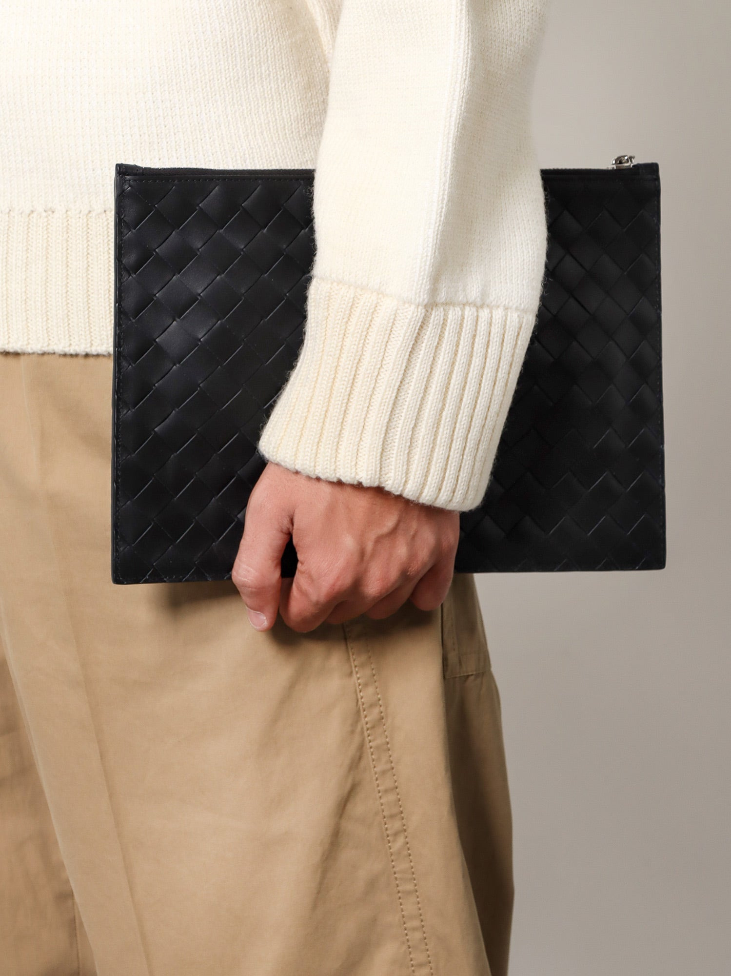 Bottega Veneta Men Leather Clutch With Intrecciato Motif - 2