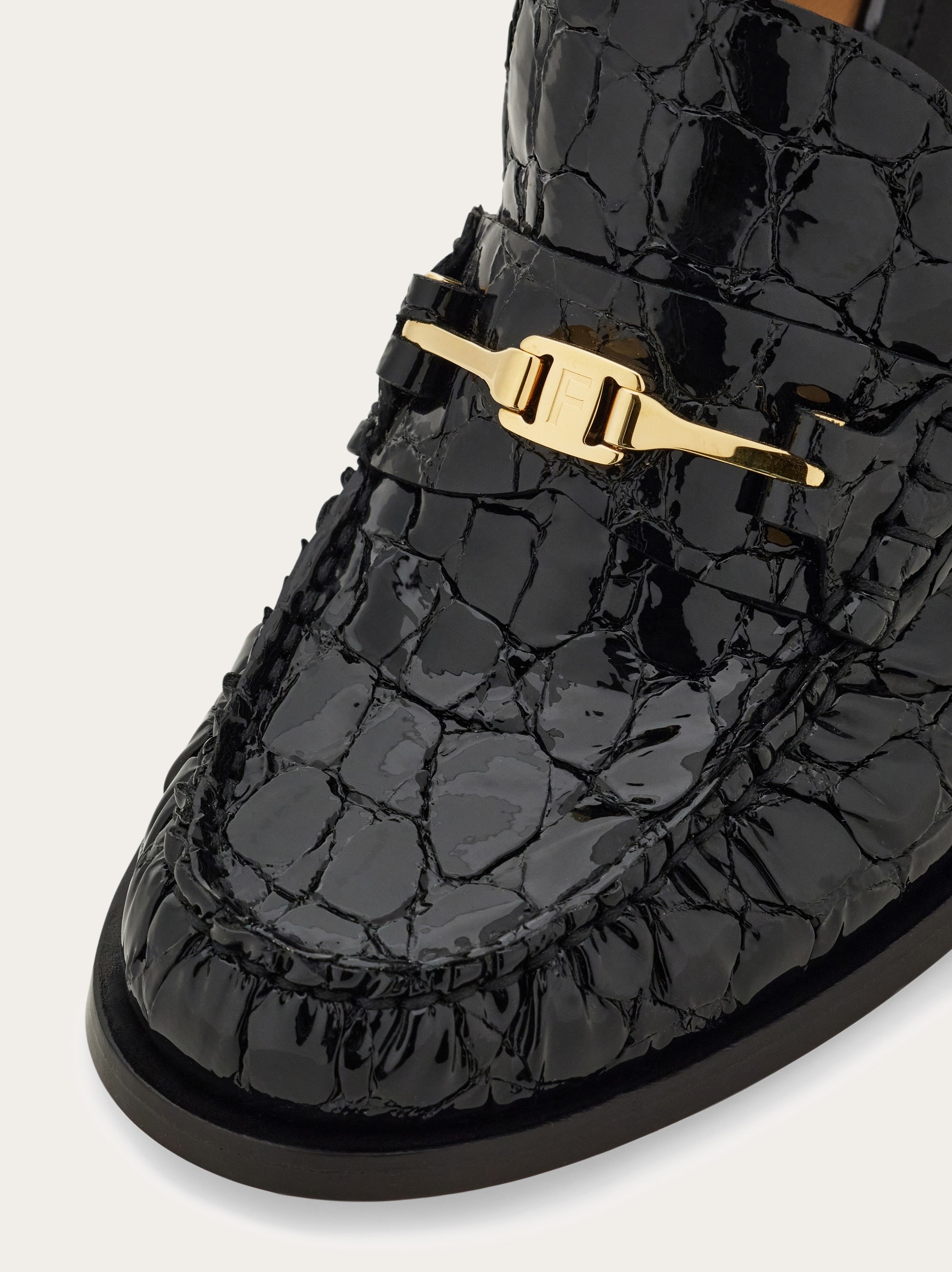 F buckle heeled loafer - 6
