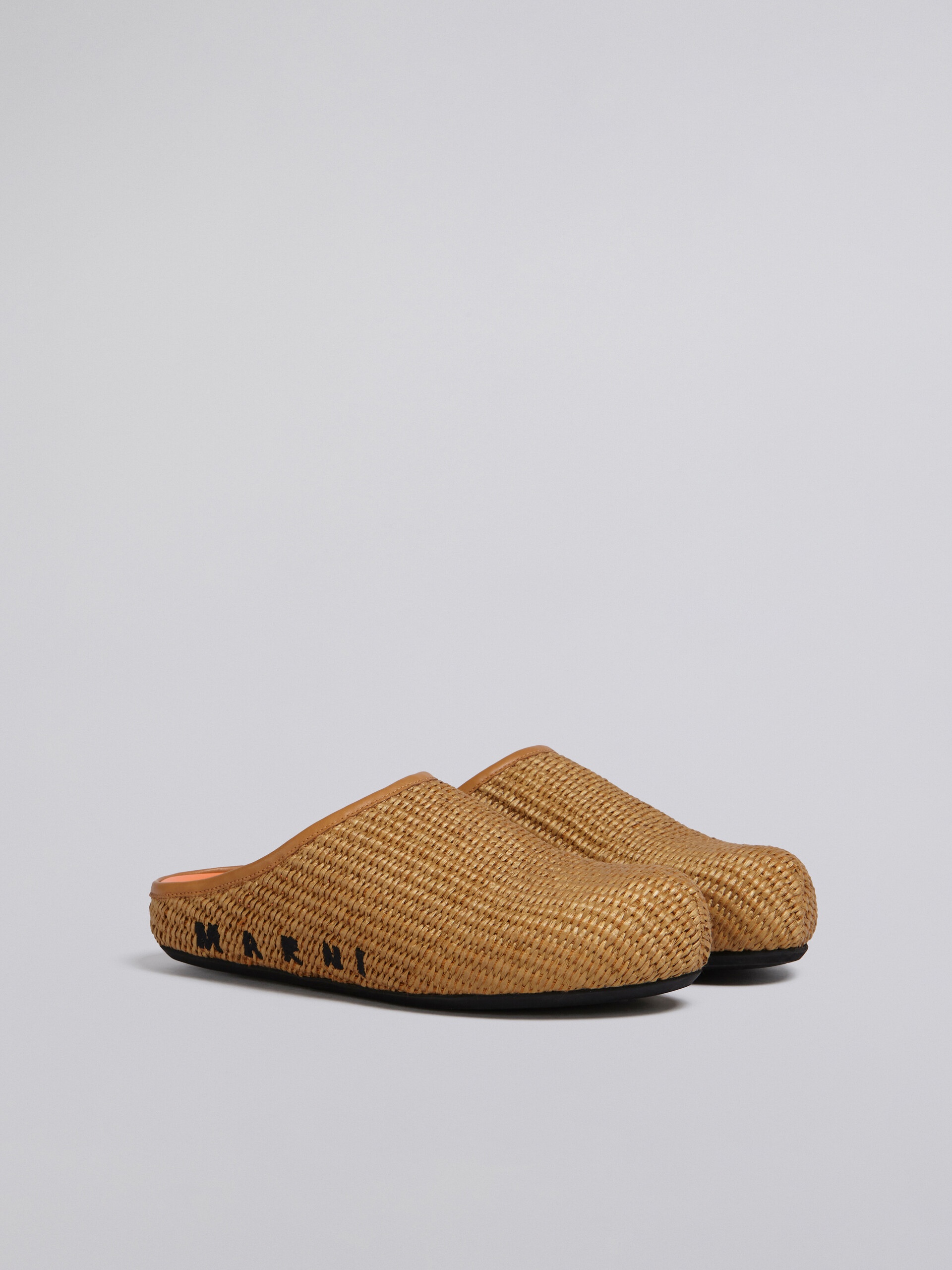 BROWN RAFFIA AND LEATHER FUSSBETT SABOT - 2