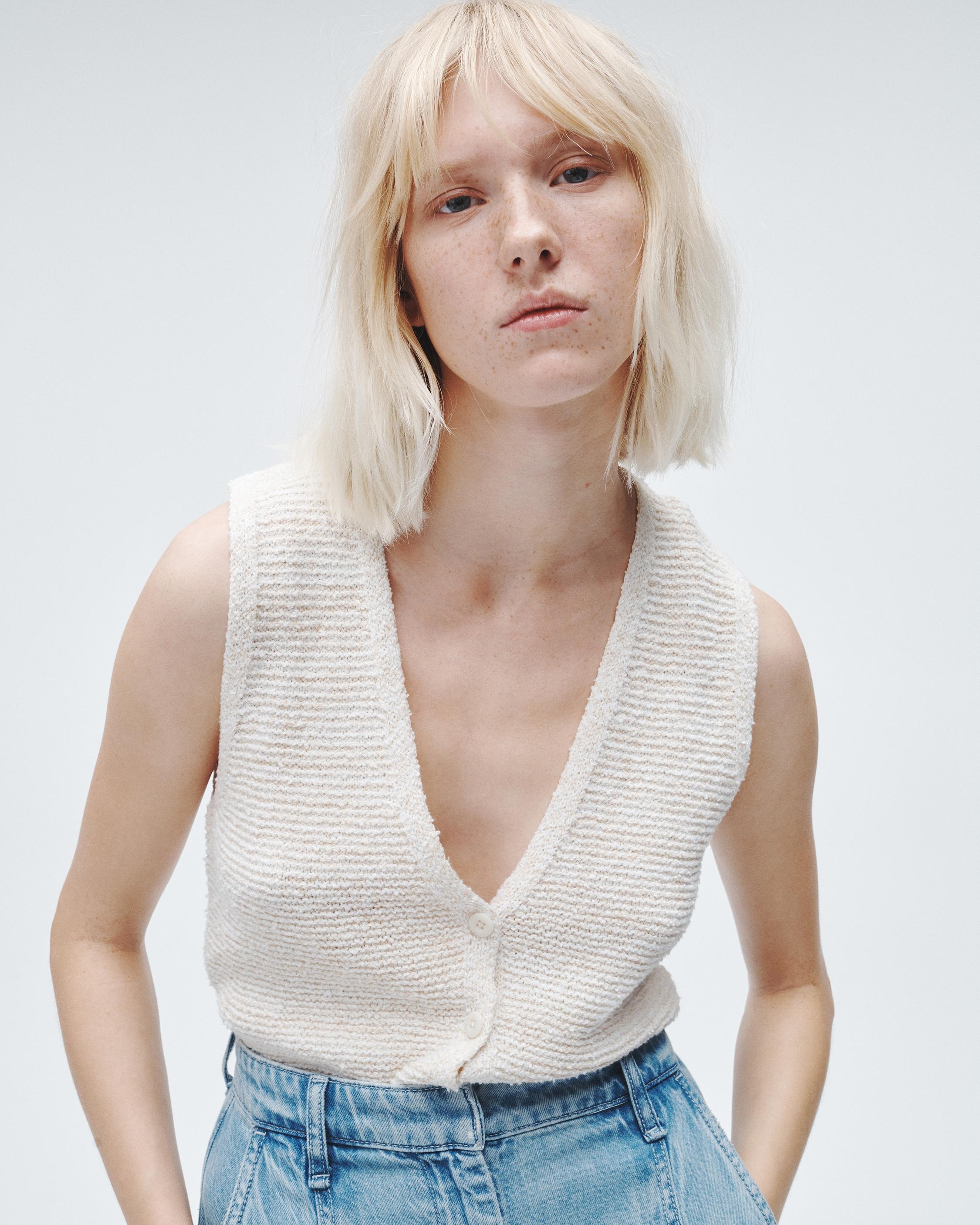 Jackie Cotton Linen Sweater Vest
Relaxed Fit - 6