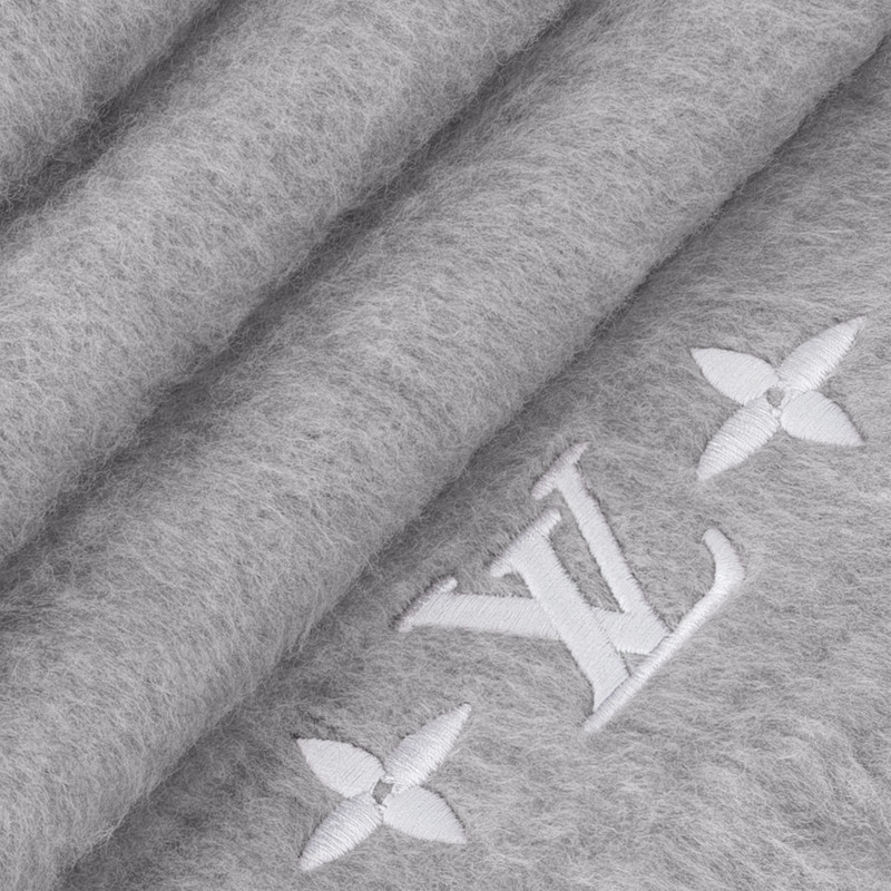 LV Fluffy Scarf 3