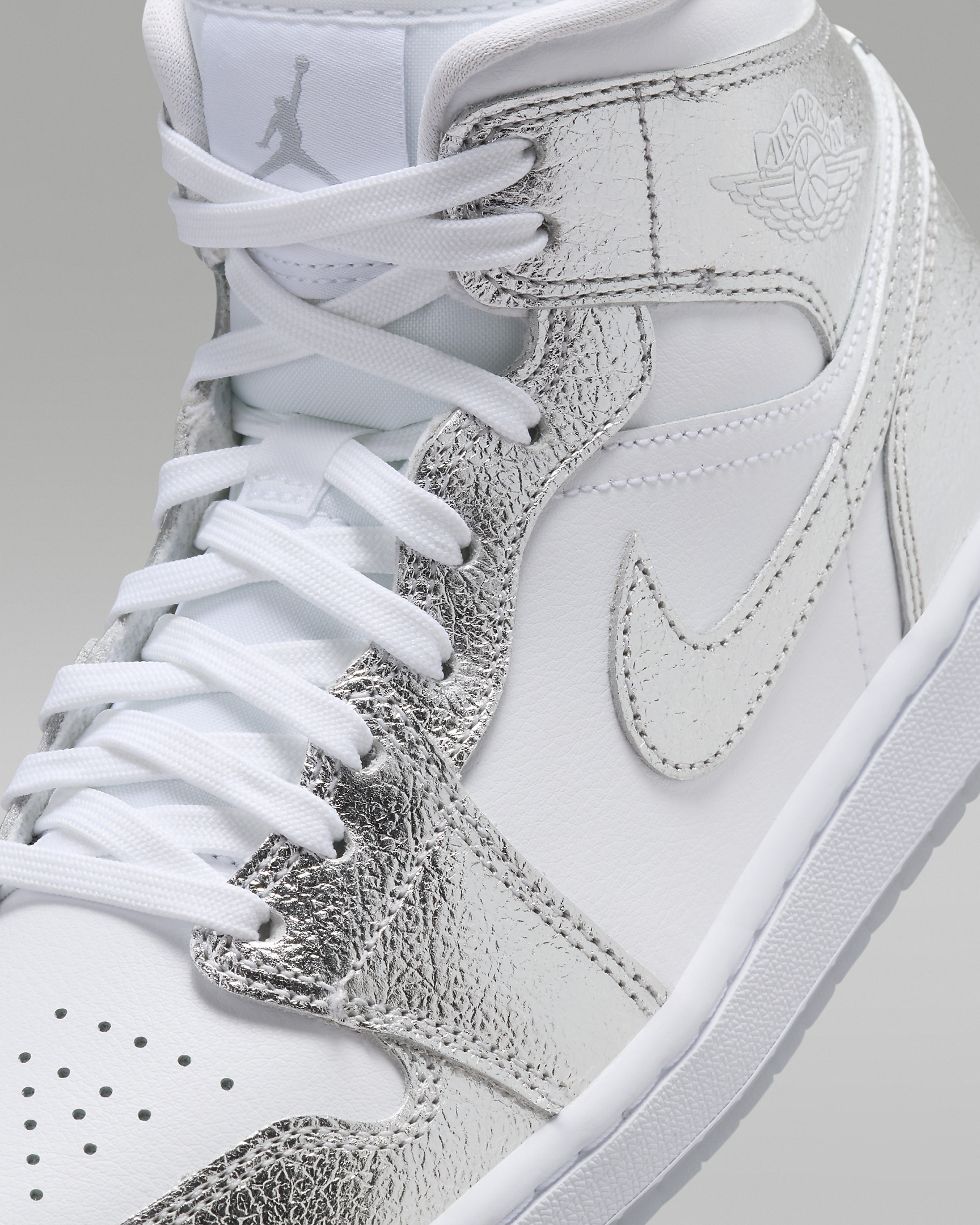 Air Jordan 1 Mid SE Women's Shoes - 7