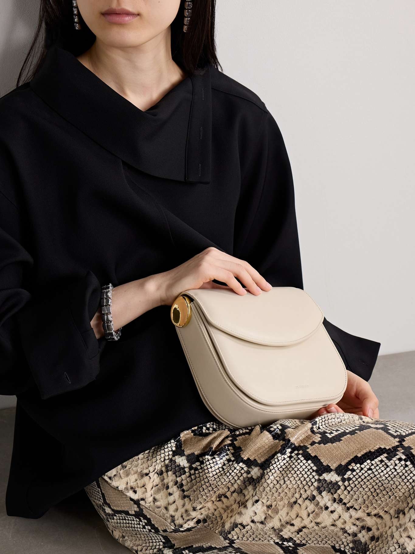 送料無料】JIL SANDER[ジルサンダー] / TWIST MEDIUM BAG（BLACK