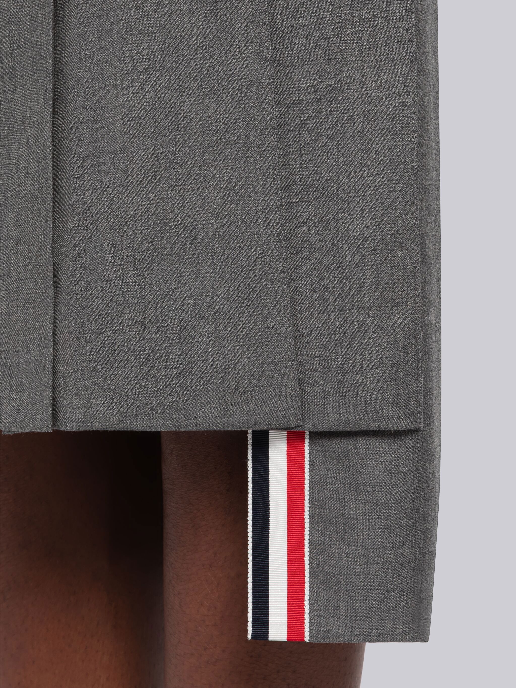 Thom Browne DARK GREY SUPER 120#39;s TWILL BELOW KNEE PLEATED SKIRT - 025 DARK GREY