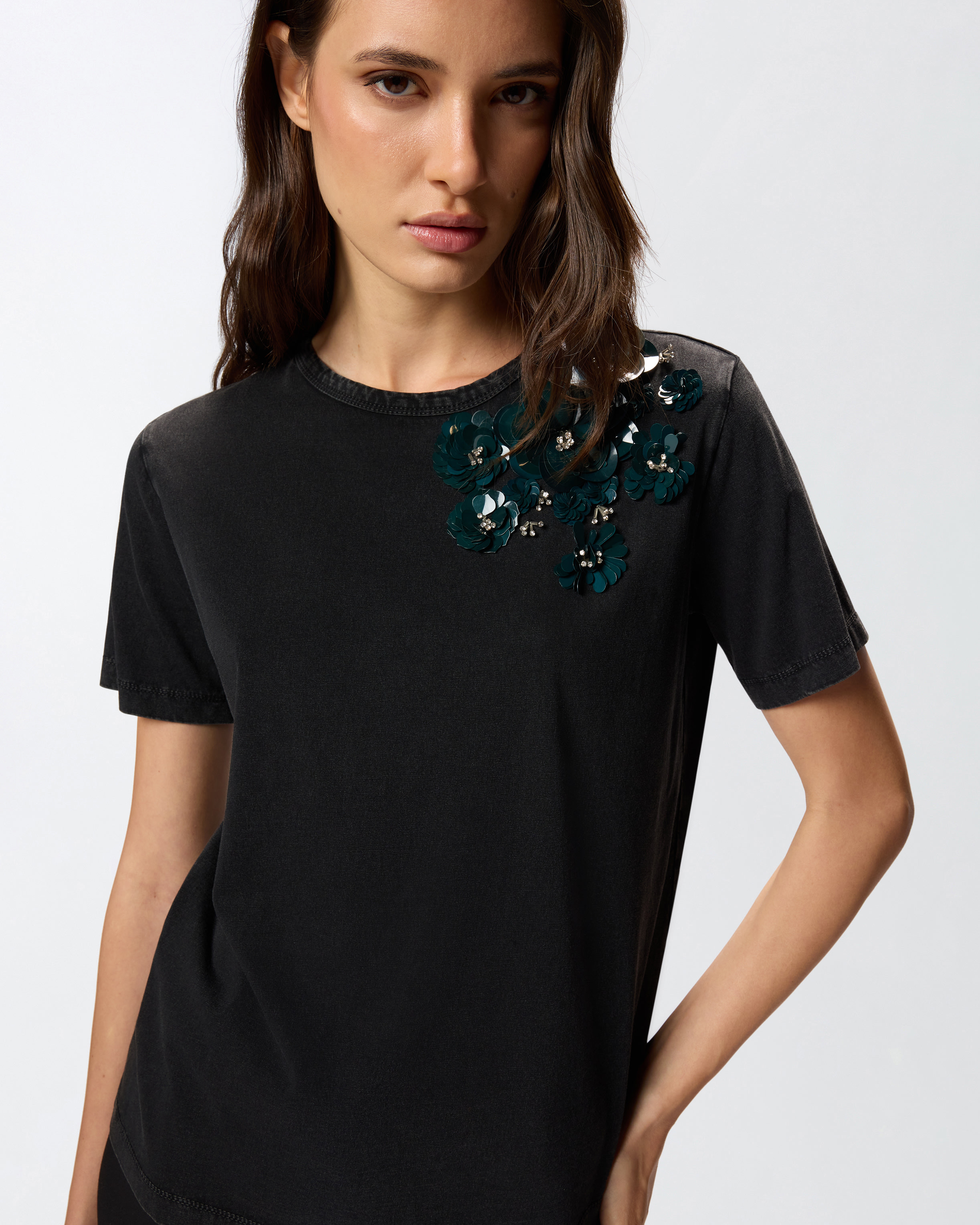 T-SHIRT WITH JEWEL FLOWERS - 5