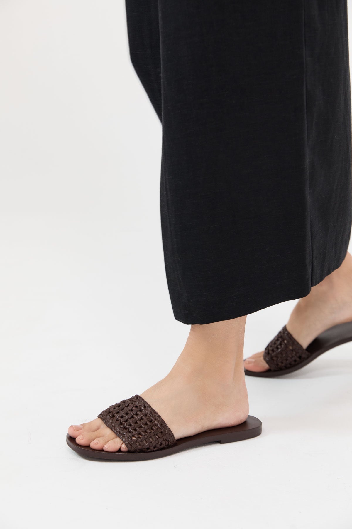 Macrame Mesh Slides - Chocolate - 2