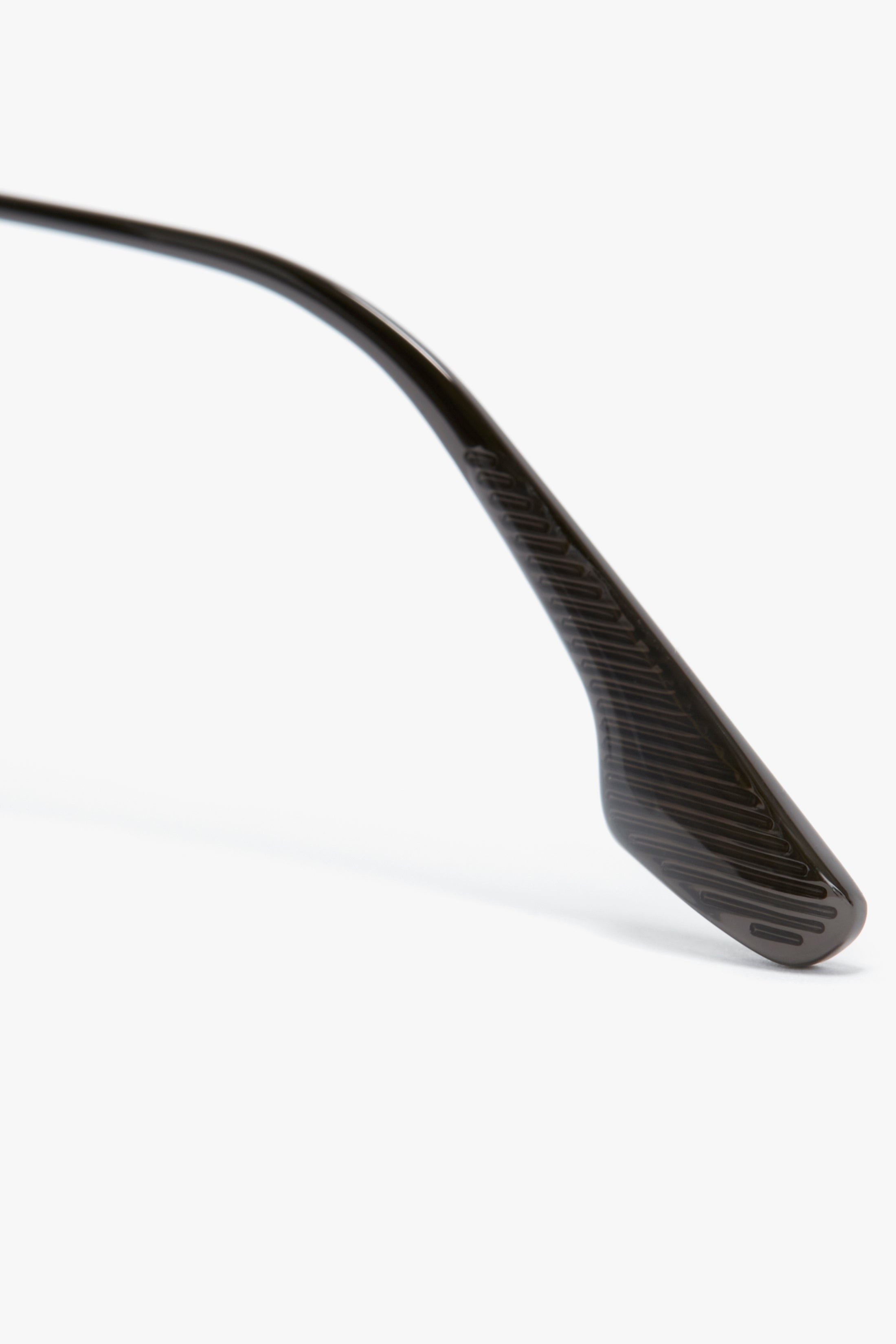 V Metal Pilot Sunglasses In Grey Gradient - 7