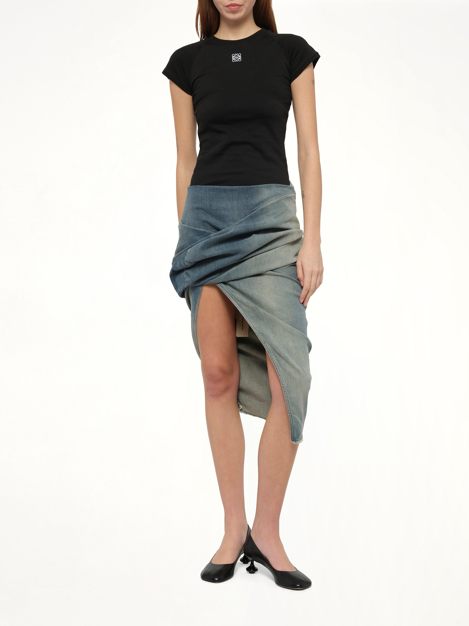 Small Fit T-Shirt in Black - 4