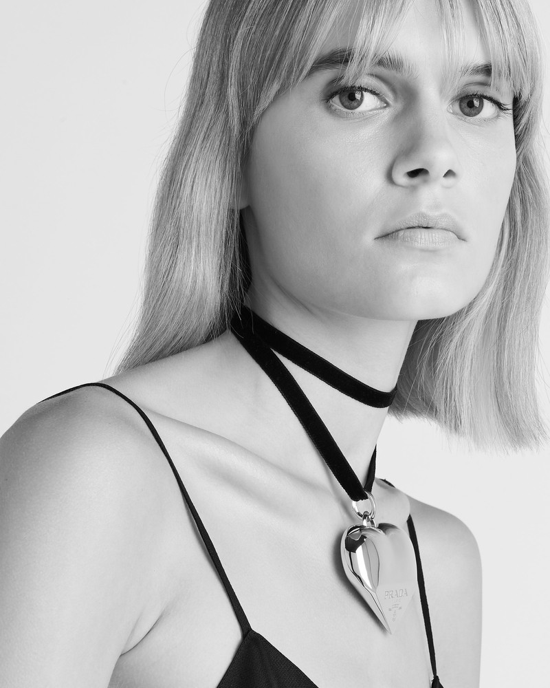 Eternal Gold choker with large pendant in yellow gold 7