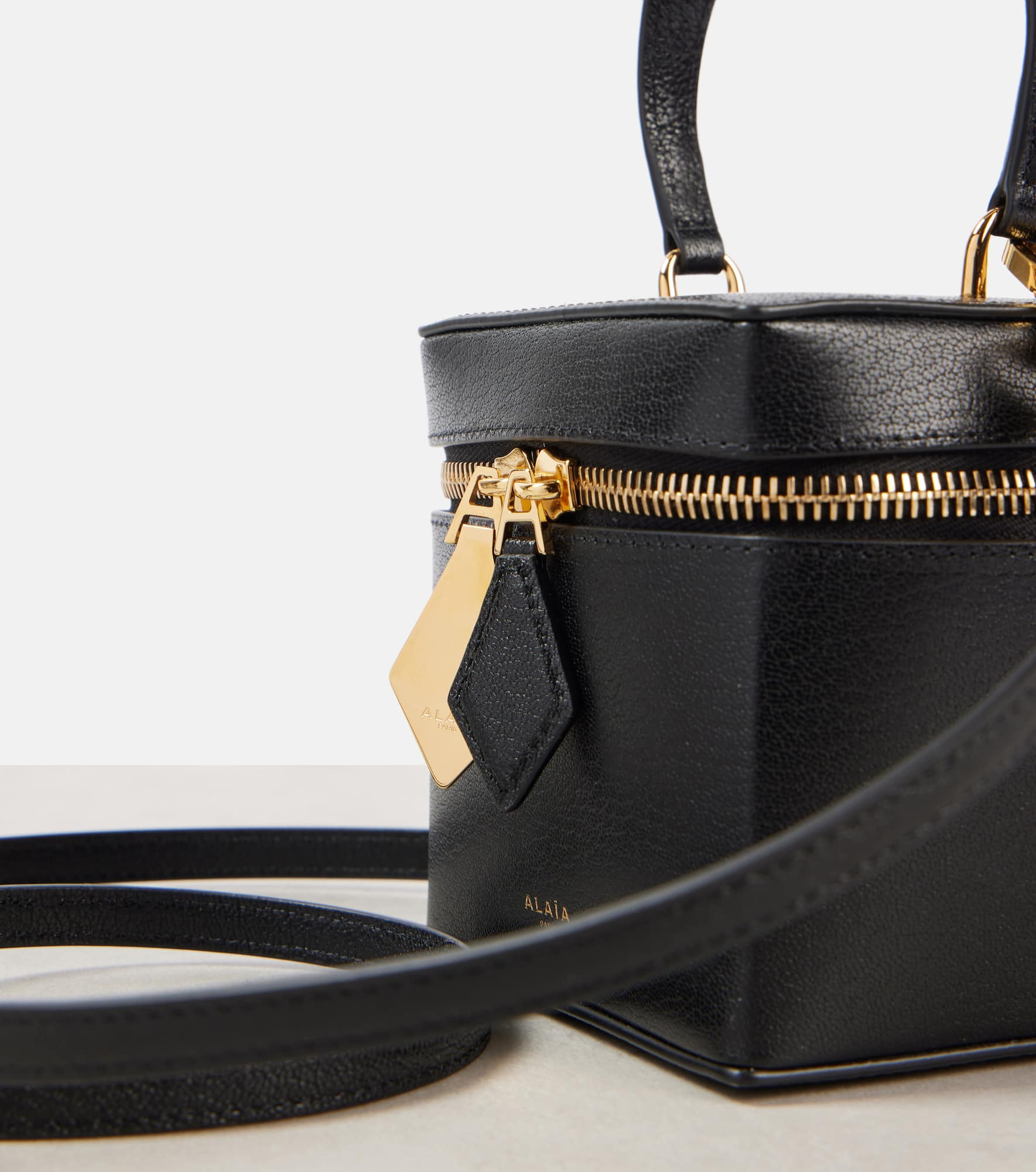 Cube leather vanity bag - 5