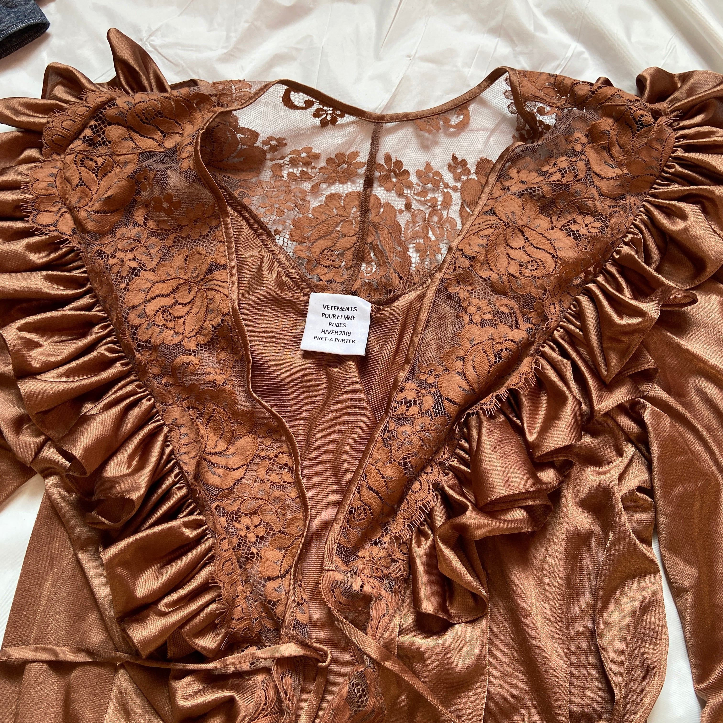 Vetements fall 2019 demna metallic brown floral ruffles lace robe dress - 7