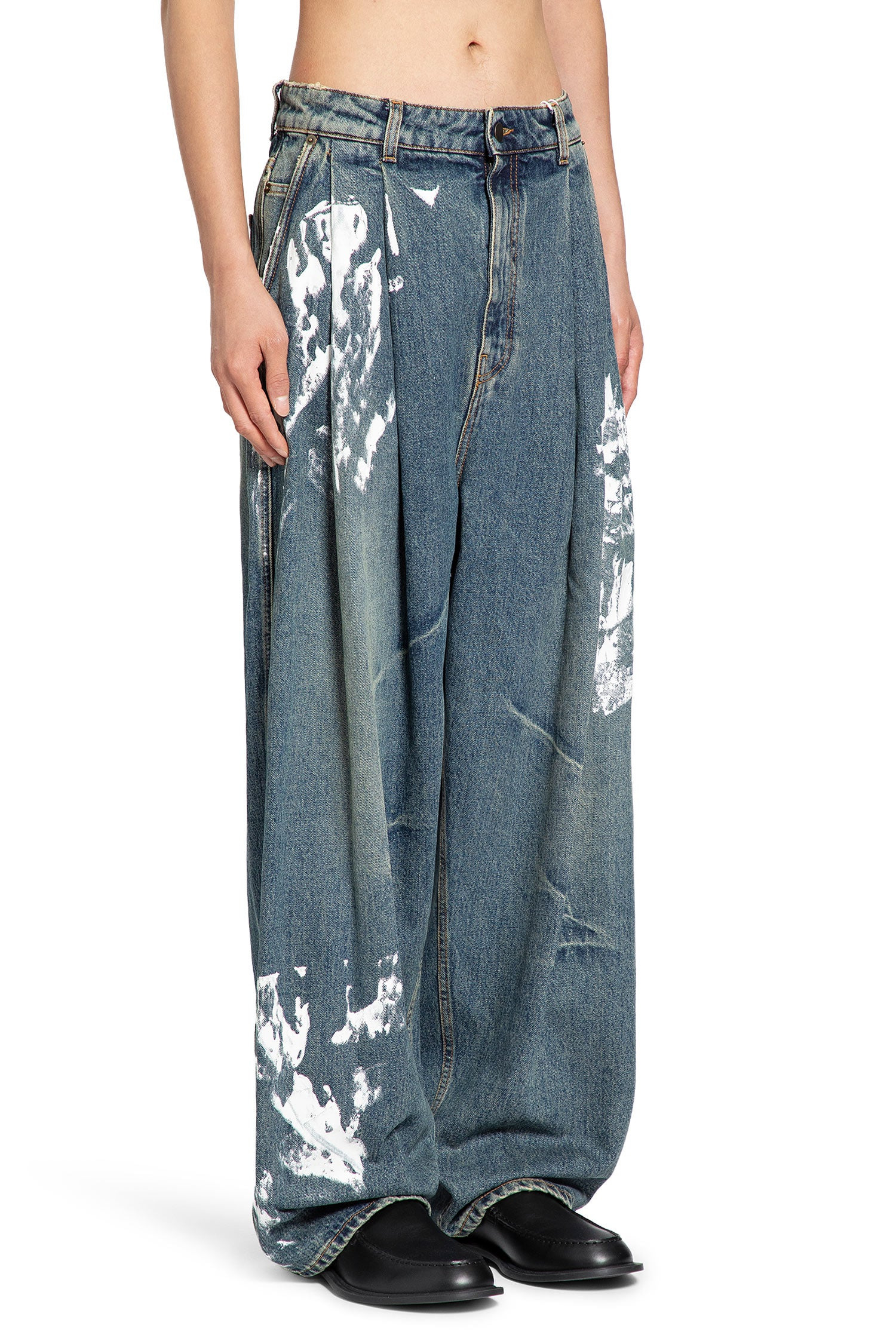 Pleated Jeans In Washed Denim - 2