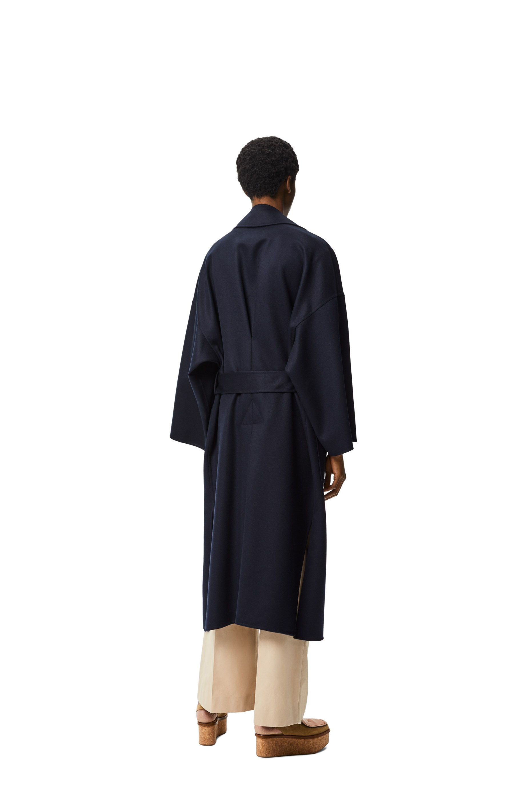 Oversize belted coat in wool and cashmere - 4