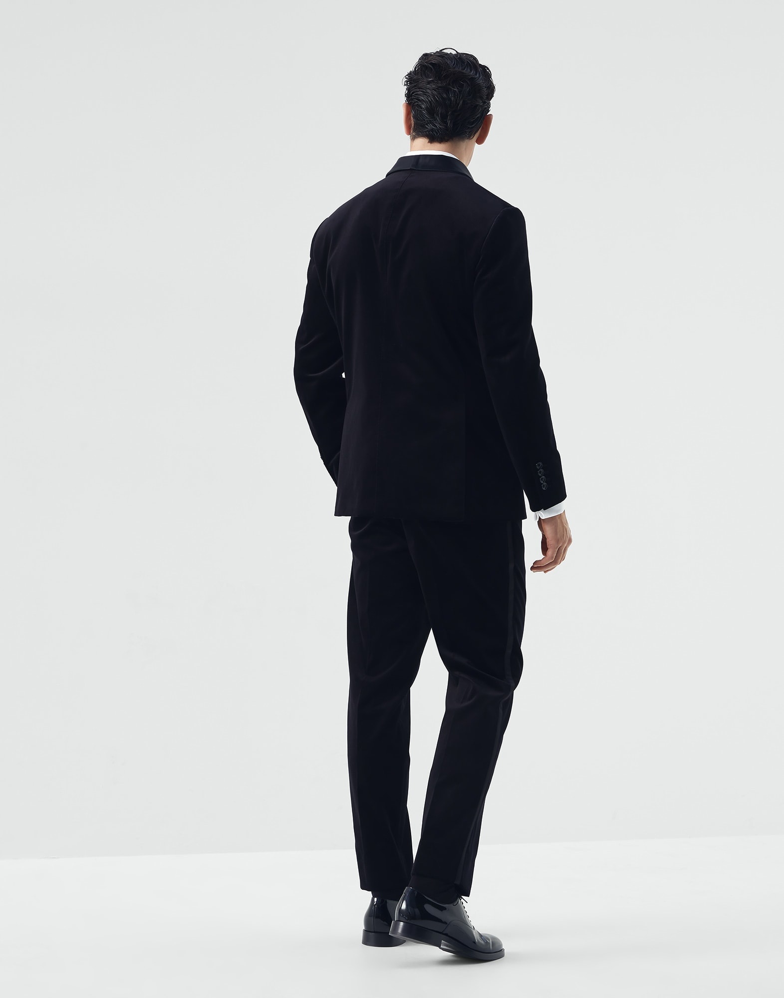 Cotton velvet tuxedo with one-and-a-half breasted shawl lapel jacket and pleated trousers - 2
