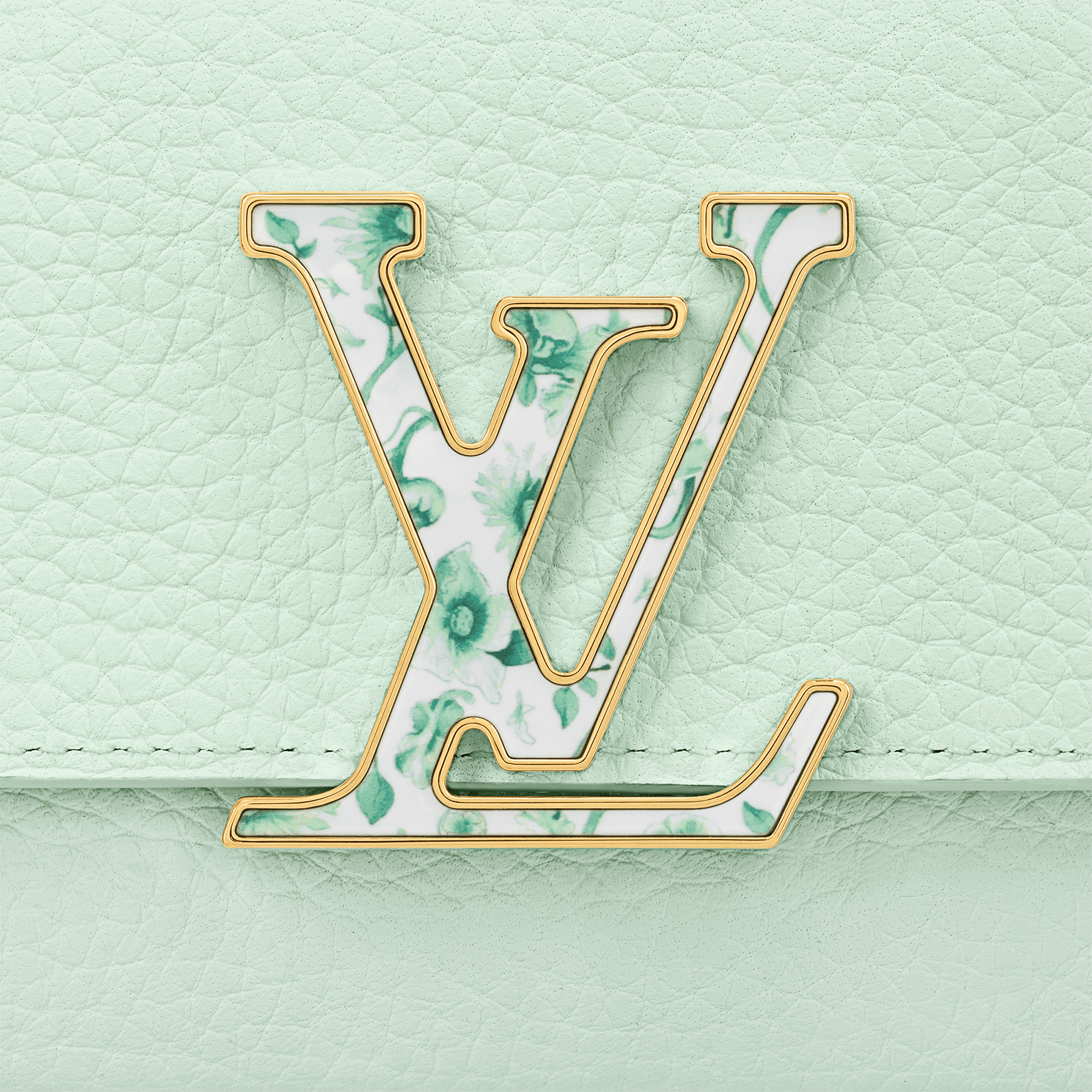 Louis Vuitton Capucines Compact Maxi Wallet