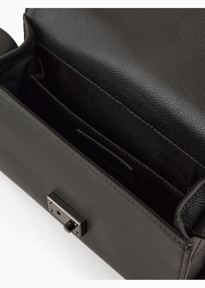 Shoulder bag with flap in tumbled leather 4