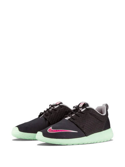 Nike Rosherun FB low top sneakers outlook