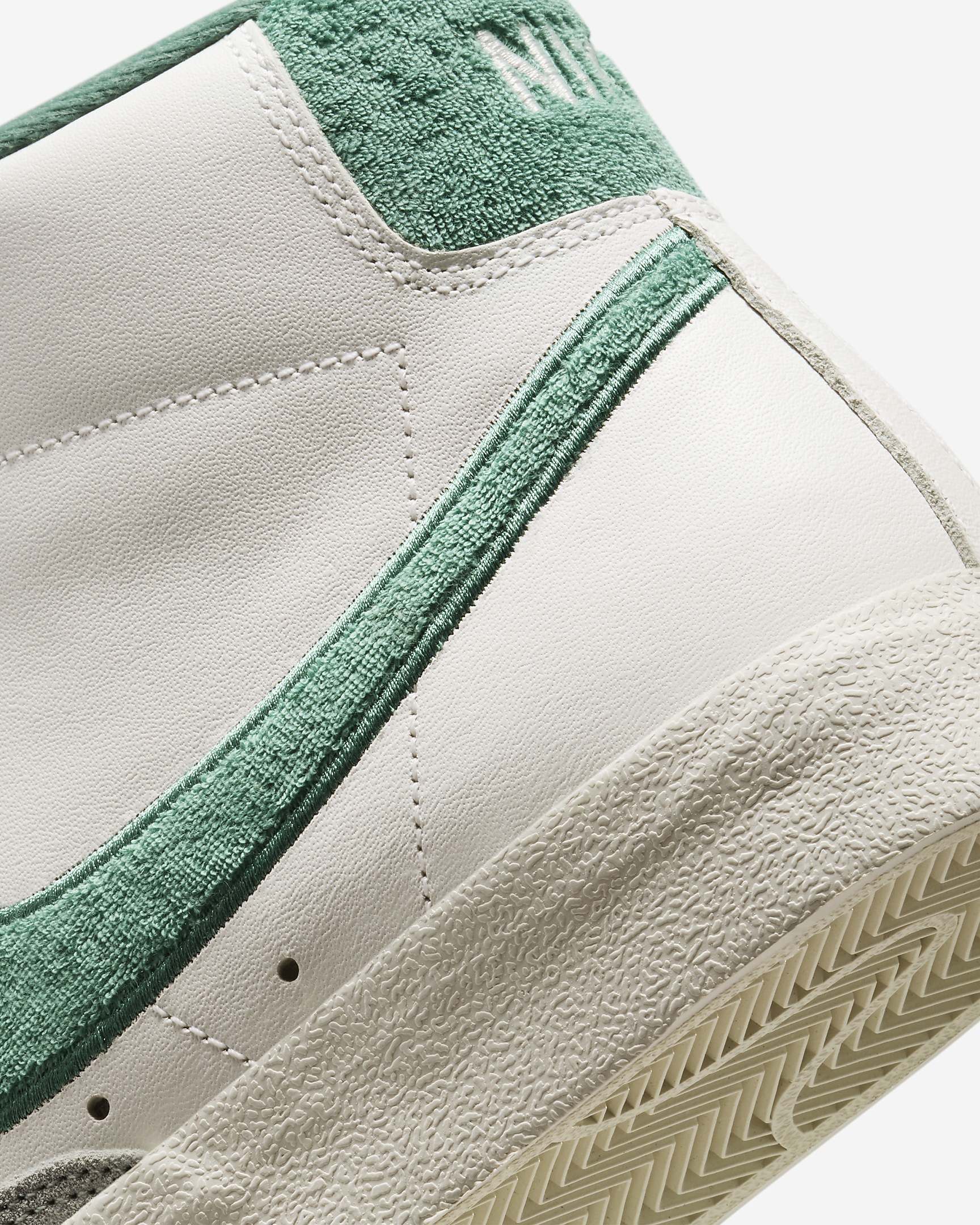 Nike Blazer Mid '77 Premium Men's Shoes - 8