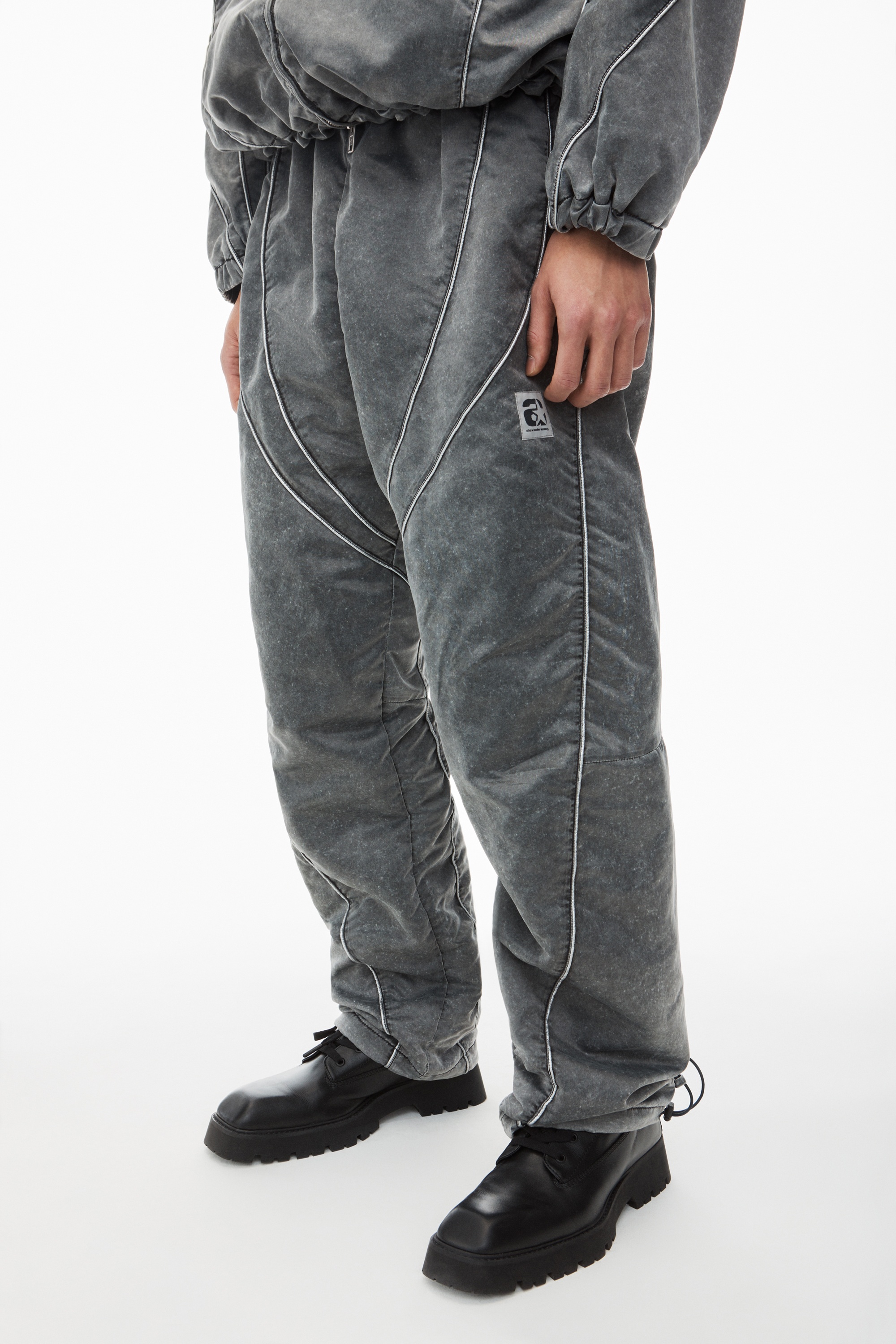 relaxed fit jogger pant with piped seams - 3