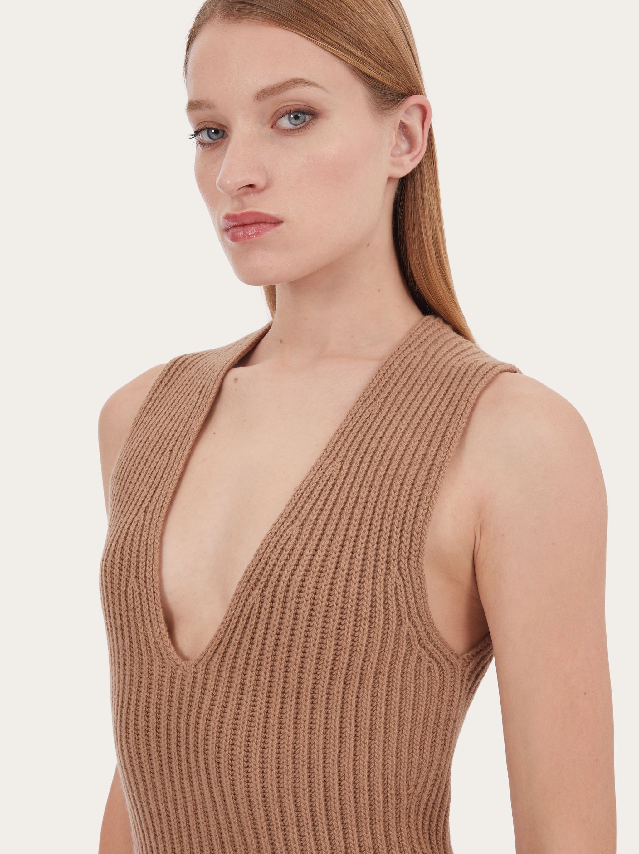 Sleeveless knitted dress - 4