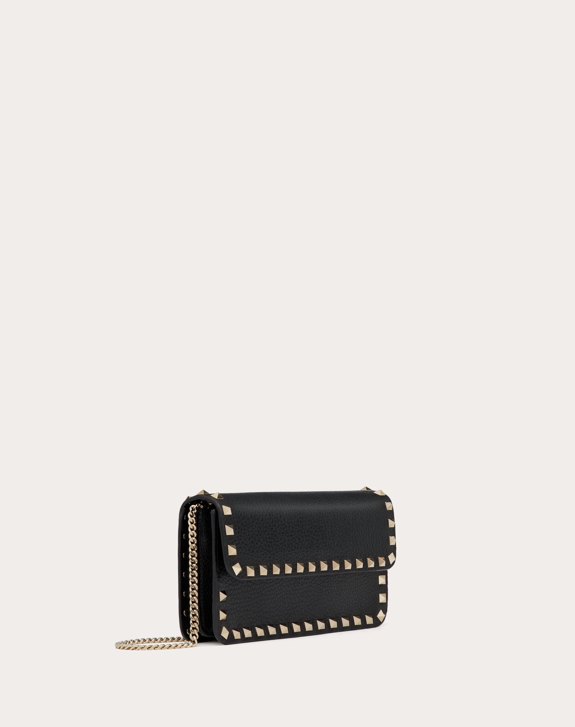 ROCKSTUD GRAINY CALFSKIN CHAIN POUCH - 2