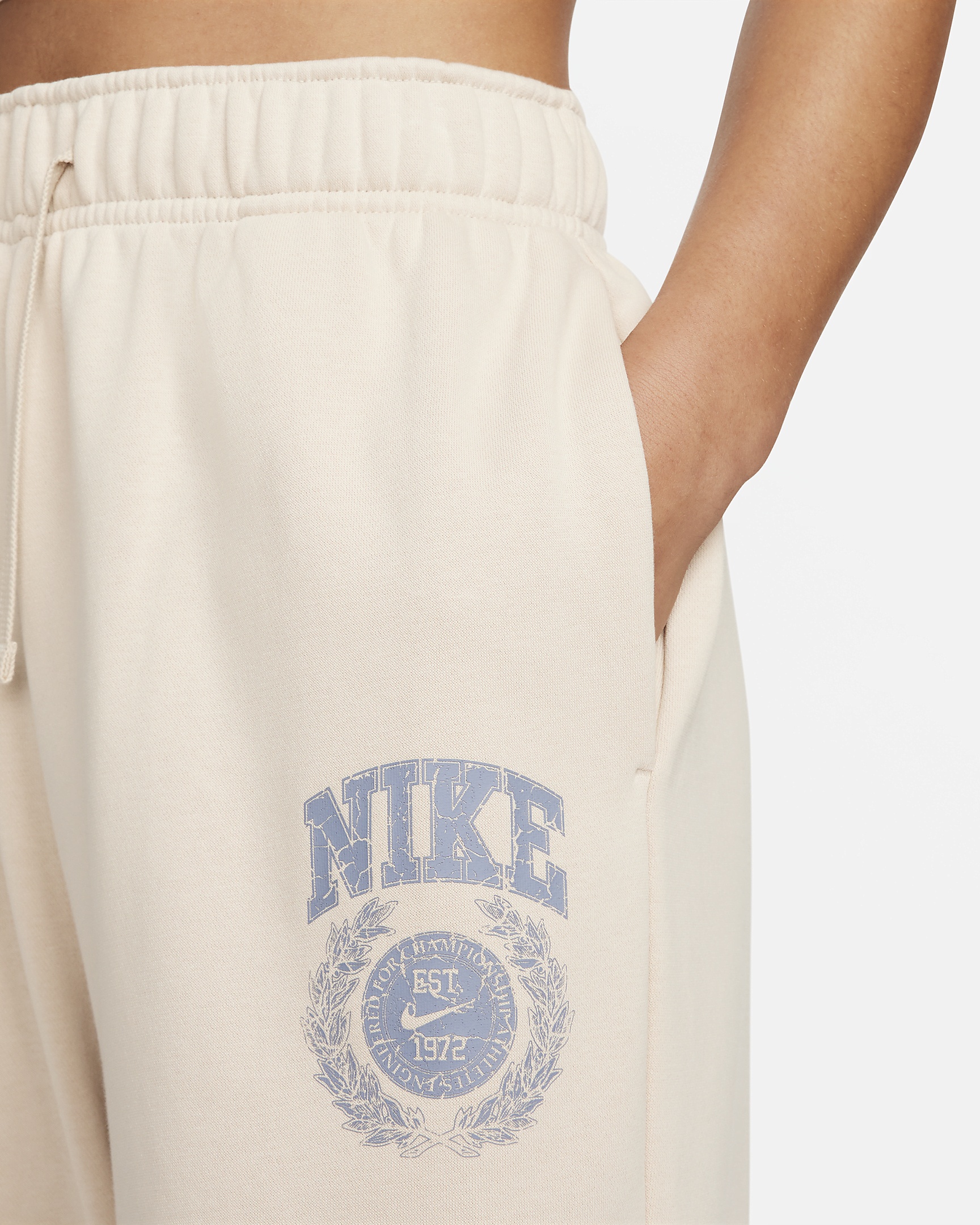 Nike Sportswear Club Fleece Women's Oversized Mid-Rise Sweatpants - 3