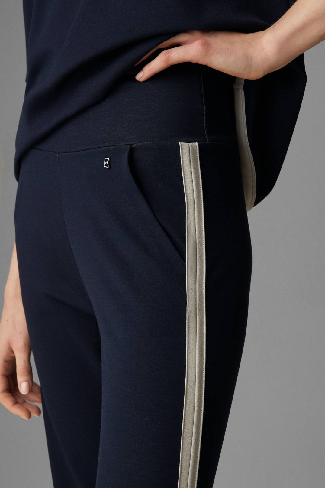 ELSA JOGGING TROUSERS IN NAVY BLUE - 5