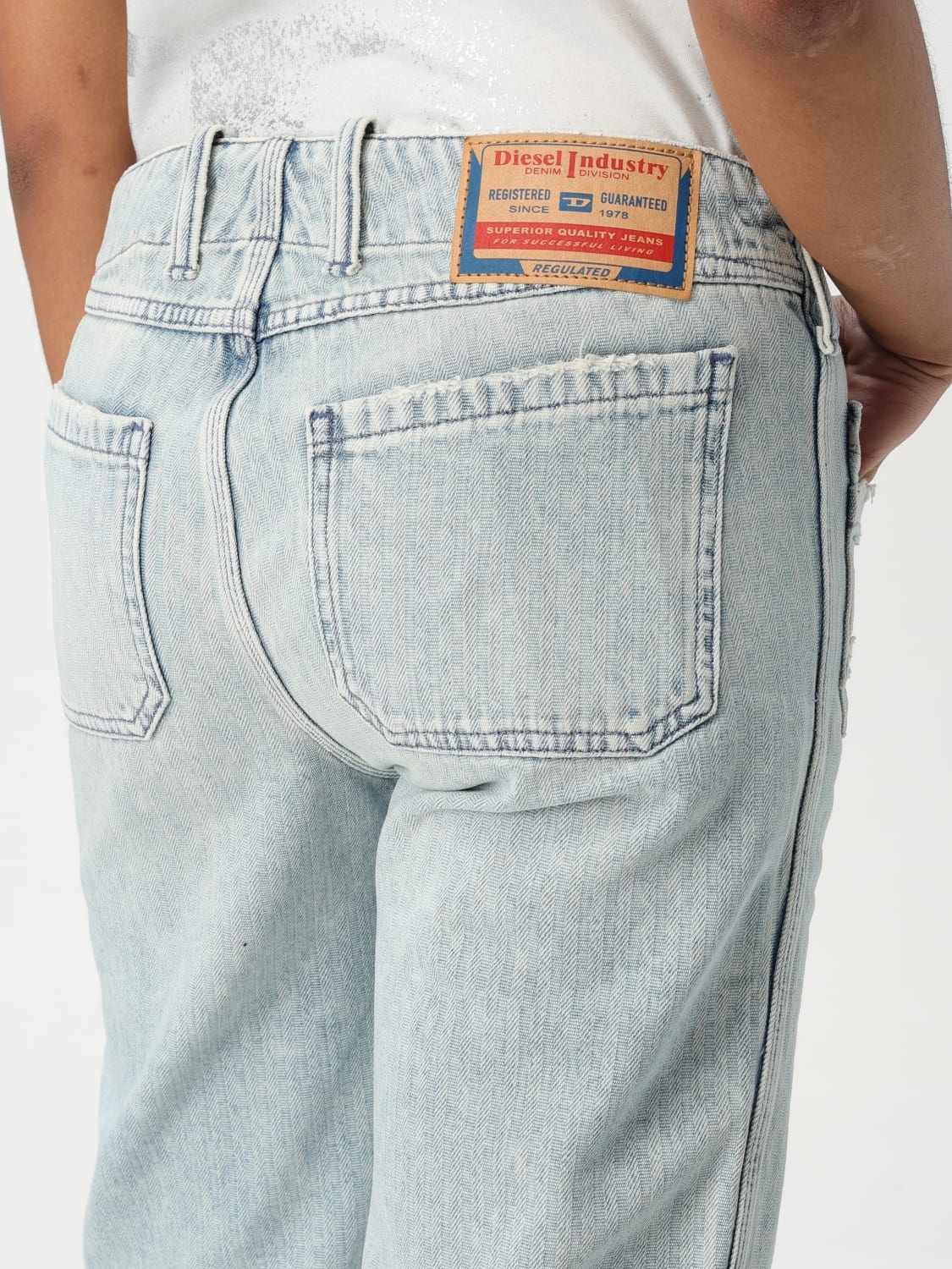 Short woman Diesel - 3
