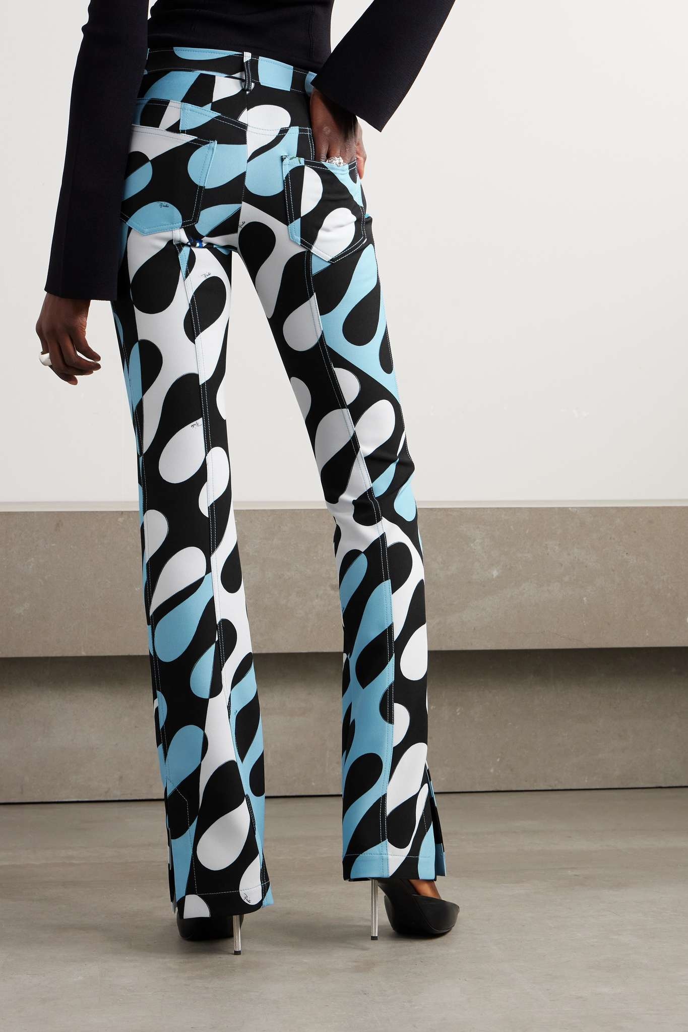 Printed crepe flared pants - 3