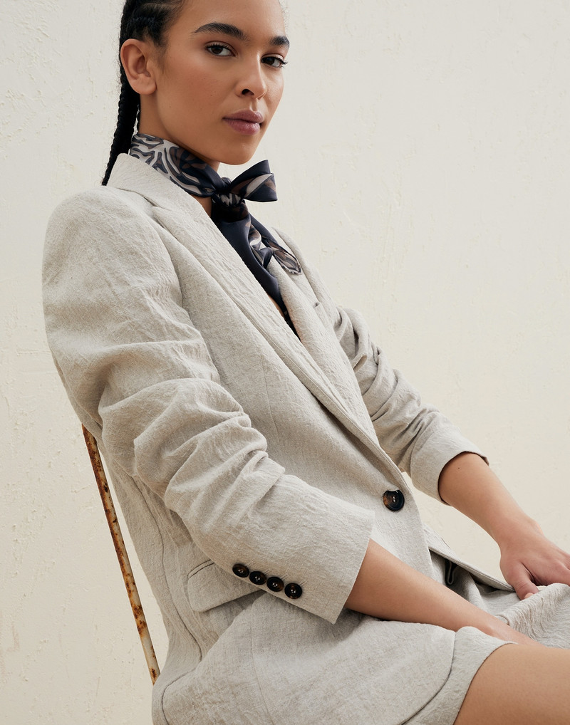 Wrinkled délavé linen blazer with monili and marine flower foulard 4