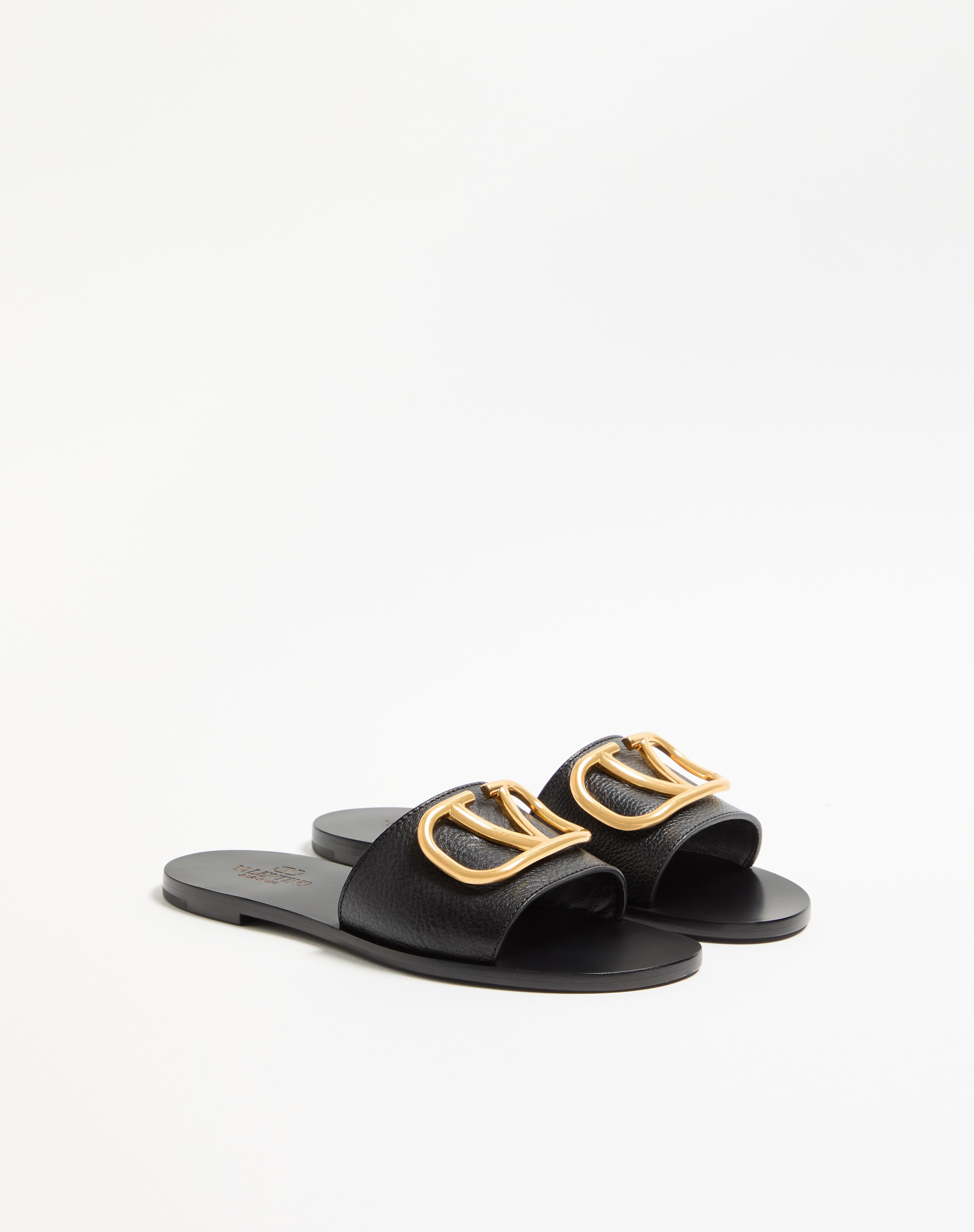 VLOGO SIGNATURE SLIDE SANDAL IN GRAINY COWHIDE WITH ACCESSORY - 3