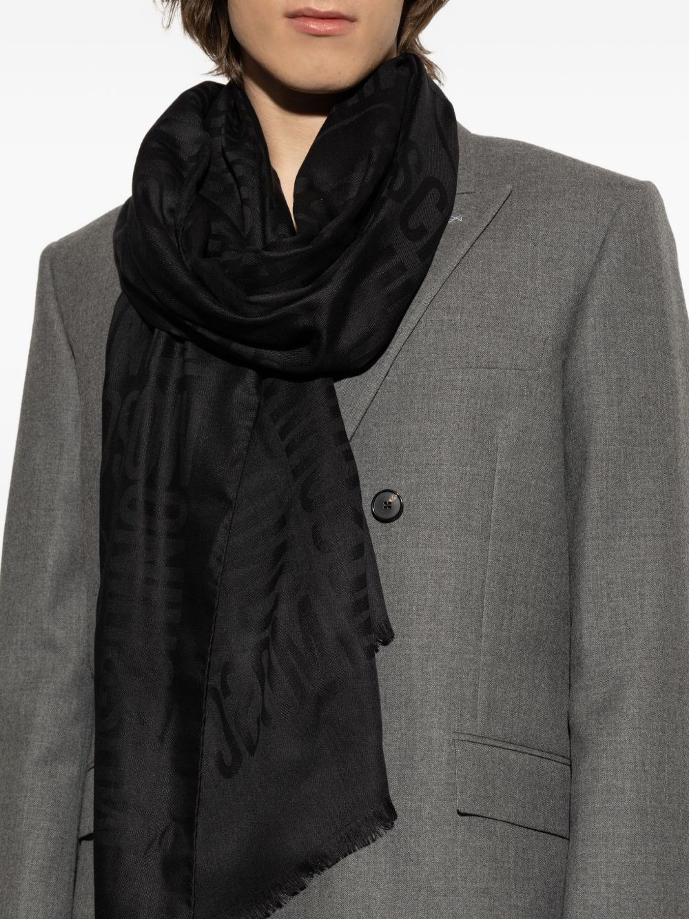 logo-jacquard fringed scarf - 4