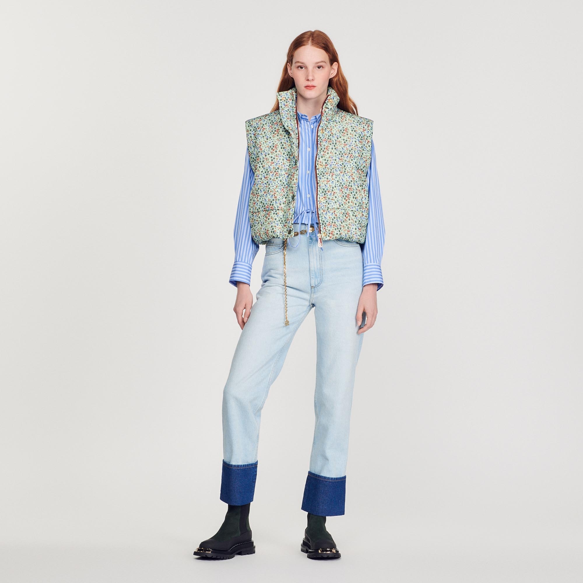 Short padded vest and print - 2