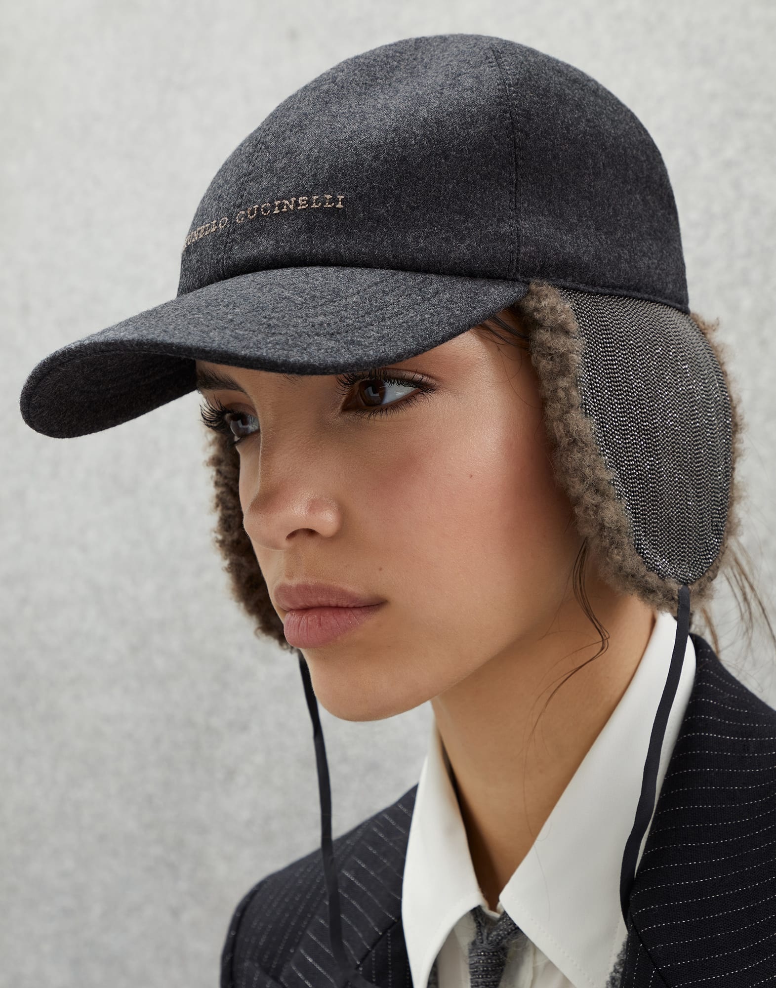 Virgin wool flannel baseball cap with precious shearling-lined ear flaps - 3