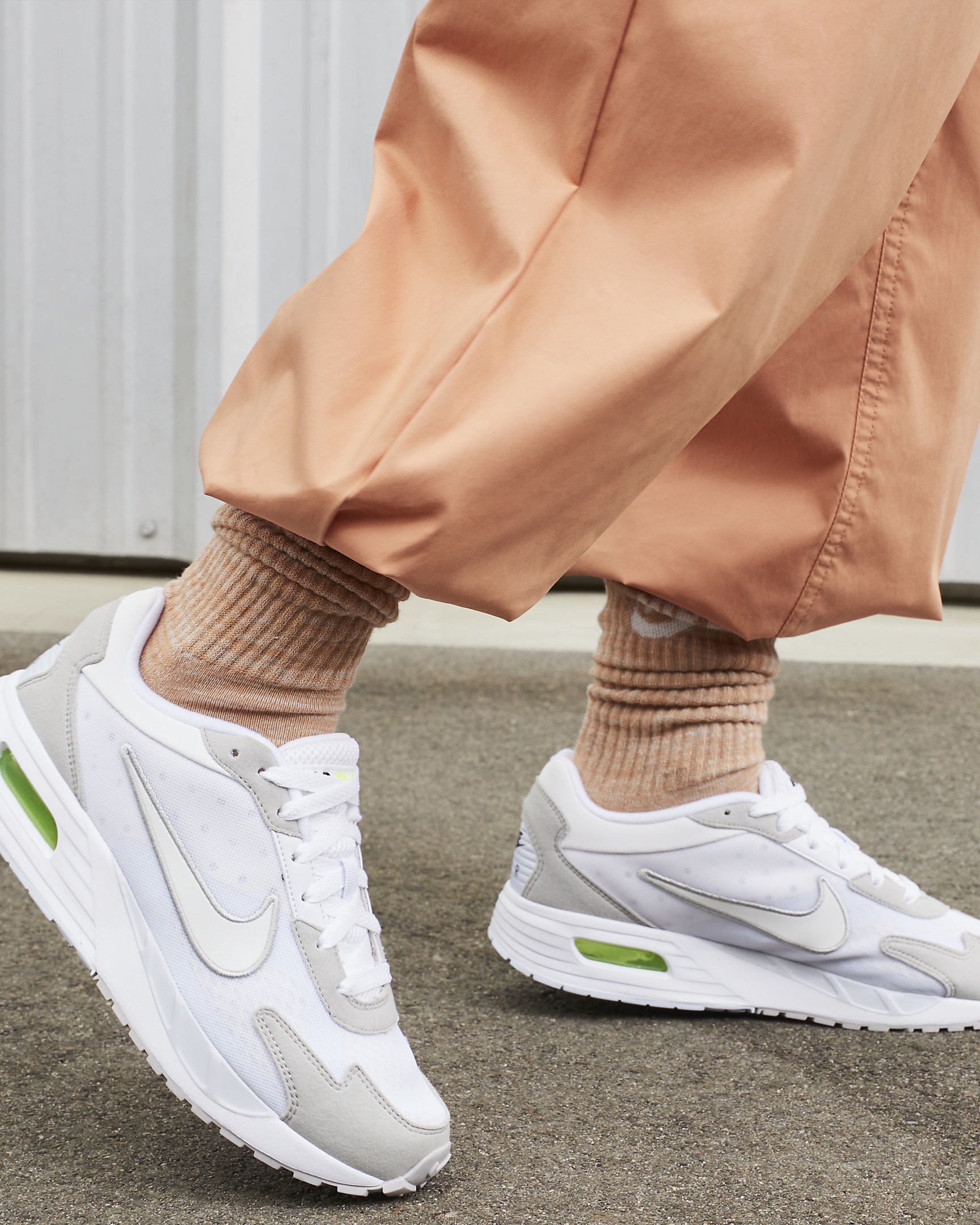 【NIKE】☆スニーカー☆ Nike Air Max Solo Women's Shoes Nike Nike Air Max Solo Women's Shoes | REVERSIBLE