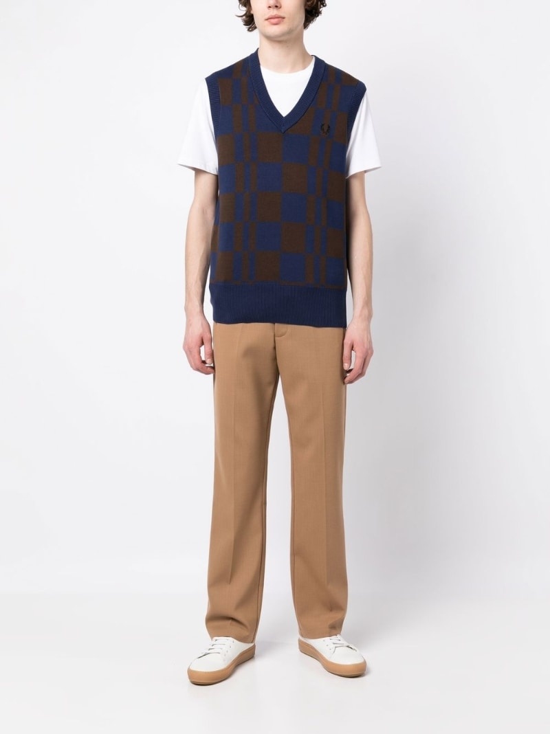 Checkerboard V-neck knitted vest - 2