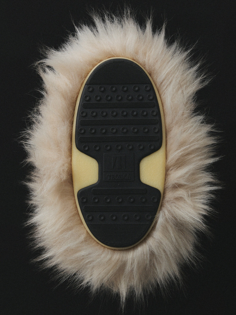 JACQUEMUS The Jacquemus Mid Yeti Moon Boot outlook