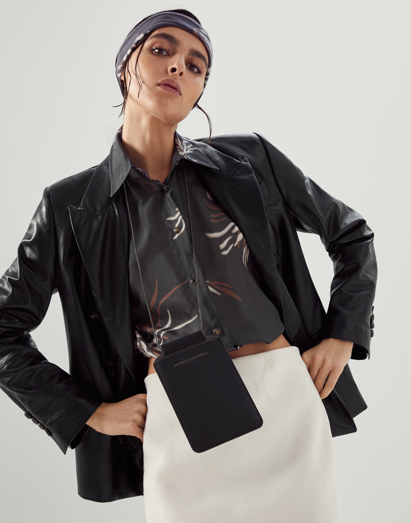 Matte calfskin phone bag with precious chain - 3