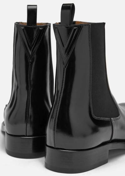 VERSACE V leather boots outlook