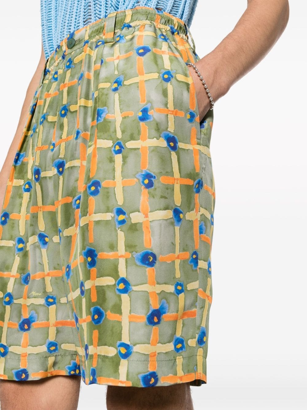 abstract-print silk Bermuda shorts - 5